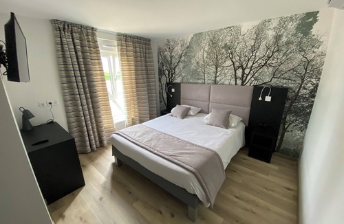 Villegusien-le-Lac Hotel | Relais Saint Michel