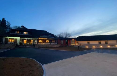 Villegusien-le-Lac Hotel | Relais Saint Michel