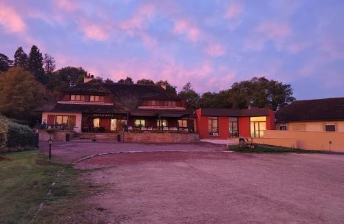 Villegusien-le-Lac Hotel | Relais Saint Michel