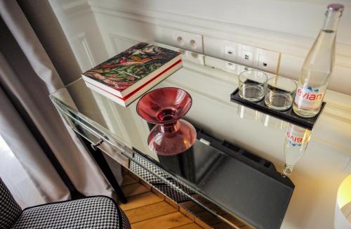 Grenelle Bed & Breakfast | Relais12bis Bed & Breakfast By Eiffel Tower