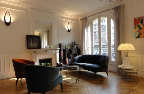 Grenelle Bed & Breakfast | Relais12bis Bed & Breakfast By Eiffel Tower