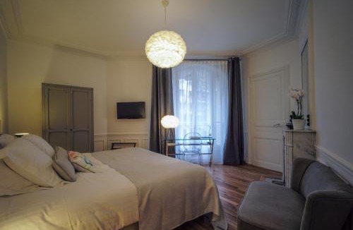Grenelle Bed & Breakfast | Relais12bis Bed & Breakfast By Eiffel Tower