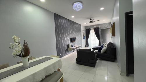 Bukit Kuin Satu Apartment | RelaksHomestay96