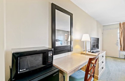 Hattiesburg Hotel | Relax After Downtown Adventures at this Simple, Pet-Friendly Room