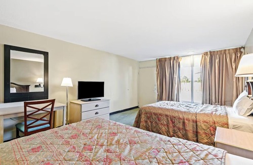 Hattiesburg Hotel | Relax After Downtown Adventures at this Simple, Pet-Friendly Room