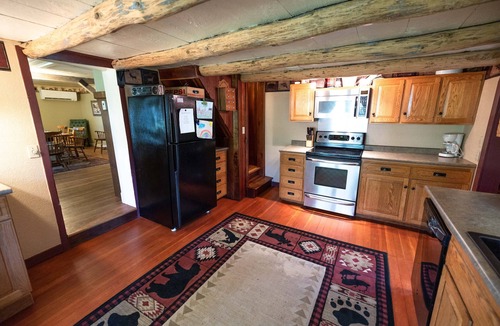 New Albin Cabin | Relax Amidst Nature On Clear Creek