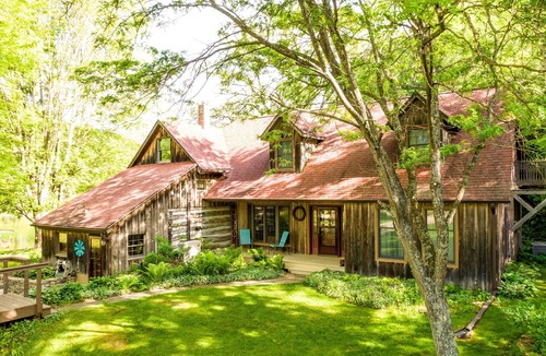 New Albin Cabin | Relax Amidst Nature On Clear Creek