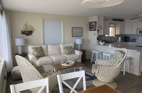 Green Harbor-Cedar Crest House | Relax and enjoy the stunning view!