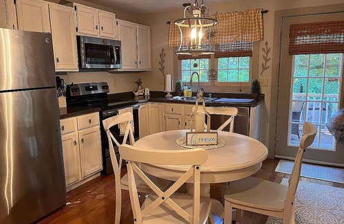 The Galena Territory Cottage | Relax and enjoy this Country Charm!
