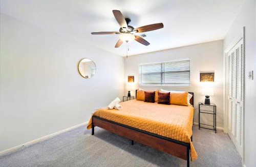 Baytown House | Relax and Play 3BR Retreat w Sunroom