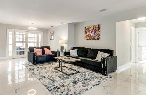 Tropic Palms House | Relax and Play! Home 2 Mi to Delray Public Beach