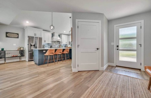 Spirit Lake House | Relax and Recharge on Quiet Center Lake