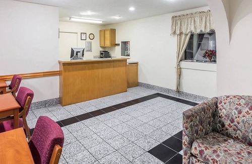 Austin Ave. Hotel | Relax and Recharge in Knights Inn Franklin Ave Waco! Free Parking, Pets Allowed