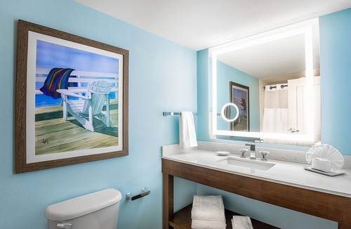 Osage Beach Hotel | Relax and Recharge! Onsite Pool, Free Parking, Close to Lake of the Ozarks