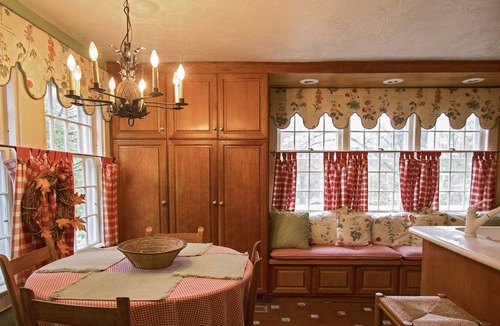 Lake Hill House | Relax and stay awhile