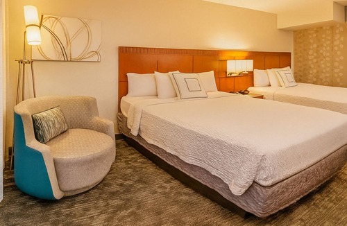 Rosslyn Hotel | Relax and Unwind! 2 Comfortable Units Close to Lincoln Memorial! Pets Allowed