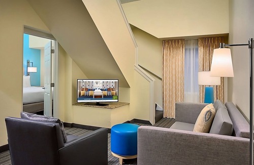 White Station House | Relax and Unwind! 3 Units w/ Parking, Pets Allowed, Near Fire Museum of Memphis!