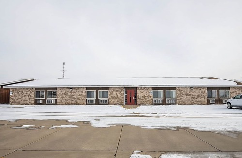 Chesaning House | Relax and Unwind! 4 Classic Units, Pets Allowed, Close to Twin Brooks Golf Club
