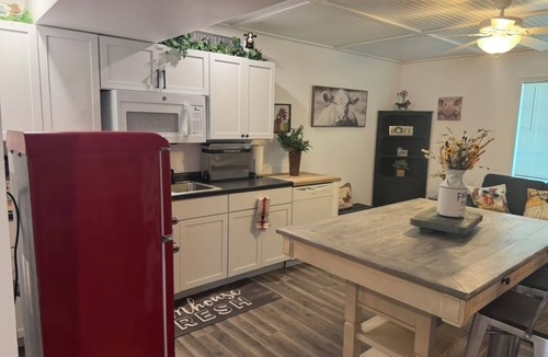 Benton Apartment | Relax and Unwind at a Peaceful Retreat Near Rend Lake