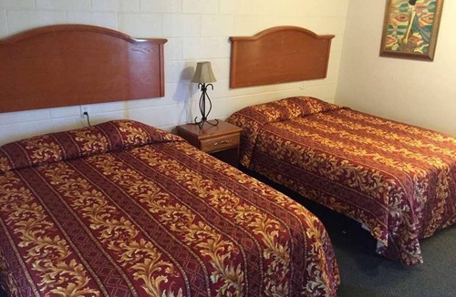 Fairview Hotel | Relax and Unwind at Knights Inn Fairview! 4 Comfortable Units, Pet-friendly