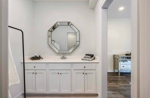 Parkville Apartment | Relax and Unwind Downtown Local Shops King Bed