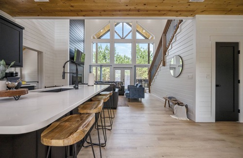 Broken Bow Cabin | Relax and Unwind, Hot Tub Under the Stars, Firepit, Sleeps 8