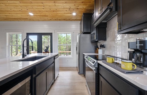 Broken Bow Cabin | Relax and Unwind, Hot Tub Under the Stars, Firepit, Sleeps 8