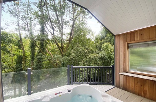 Bethesda Ski Chalet | Relax and unwind in the perfect hideout.