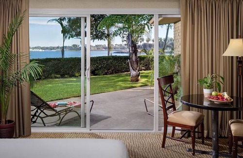 Central Mission Beach Hotel | Relax and Unwind! Resort King, Bahia Resort Hotel, Private Beach