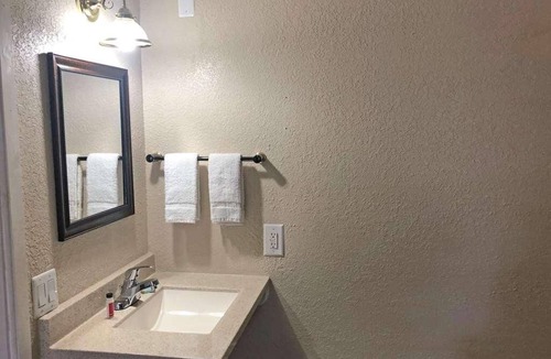 Harrisonville Hotel | Relax and Unwind in Knights Inn Harrisonville! Pets Allowed, Free Parking