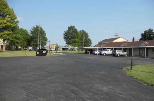 Harrisonville Hotel | Relax and Unwind in Knights Inn Harrisonville! Pets Allowed, Free Parking