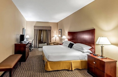Mineral Wells Hotel | Relax and Unwind! Onsite Pool, Free Parking, Free Breakfast!
