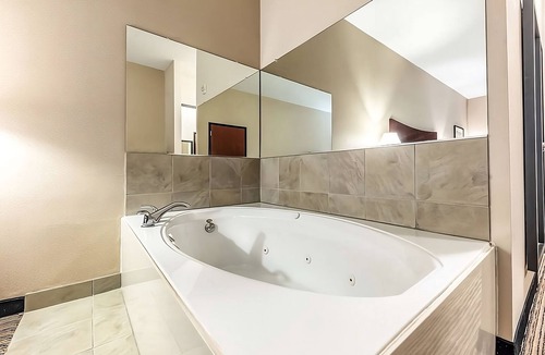 Mineral Wells Hotel | Relax and Unwind! Onsite Pool, Free Parking, Free Breakfast!