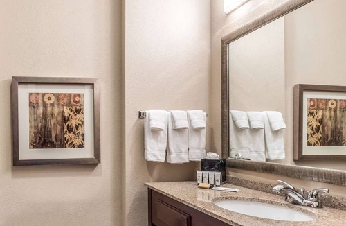 Mineral Wells Hotel | Relax and Unwind! Onsite Pool, Free Parking, Free Breakfast!