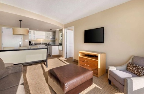 Northeast Virginia Beach Hotel | Relax at 4 Oceanfront Units | Modern Beachfront Stay with Amazing Views