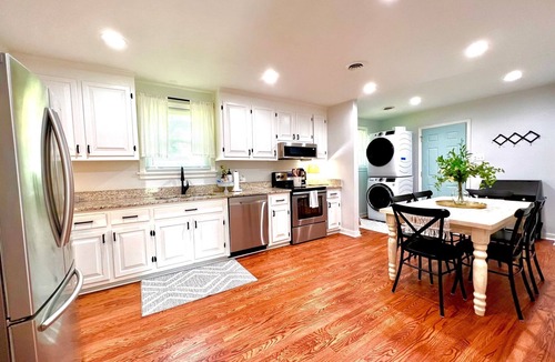 North Chesterfield Cottage | Relax at Crieff Cottage, a cozy 3-bedroom Richmond retreat with a private hot tub, two king bedrooms, inviting living spaces, and a stocked kitchen. Quiet location with easy access to downtown, restaurants, hospitals, and universities.