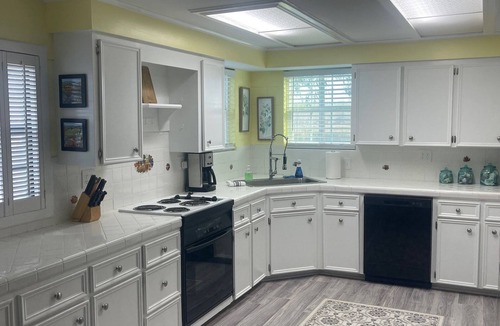 Riviera House | Relax At Our Baffin Bay Retreat On The Water