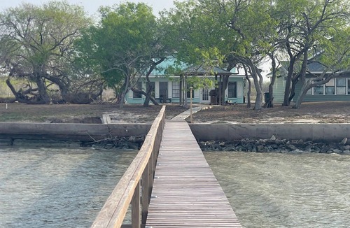 Riviera House | Relax At Our Baffin Bay Retreat On The Water