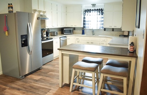 Lake Brownwood House | Relax at Sunset Cabin — Panoramic Lakefront views!