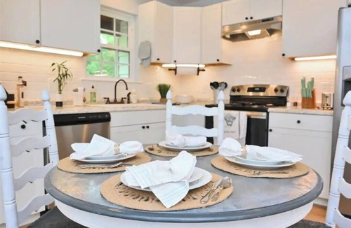 Good Hope House | Relax at The Blue Bird - 2BD/2BA + Easy Parking