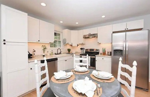 Good Hope House | Relax at The Blue Bird - 2BD/2BA + Easy Parking