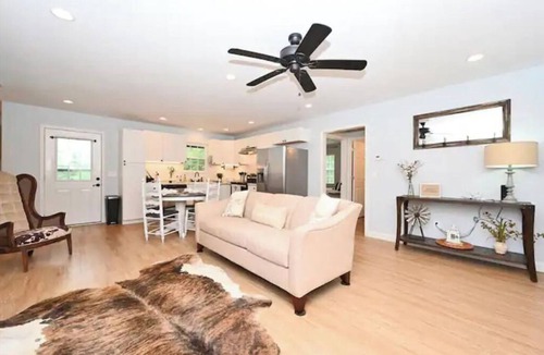 Good Hope House | Relax at The Blue Bird - 2BD/2BA + Easy Parking