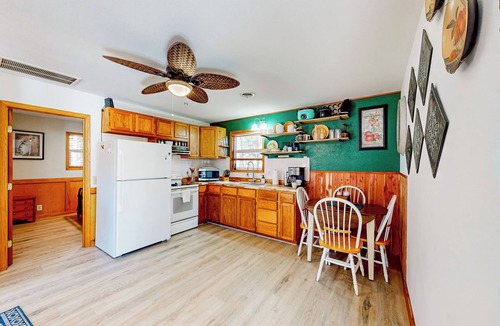Eagle Rock House | Relax at 'The Cove' Waterfront Getaway