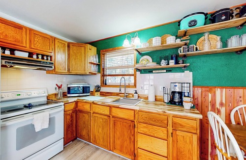 Eagle Rock House | Relax at 'The Cove' Waterfront Getaway