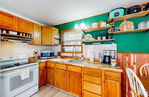 Eagle Rock House | Relax at 'The Cove' Waterfront Getaway