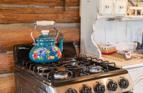 Rudy Cabin | Relax at The Happy Hound – Charming Cabin Surrounded by Nature