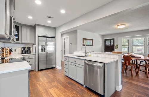 Canyon Lake House | Relax at the lake! Large 5 room/3 bath house w/hot tub pet friendly