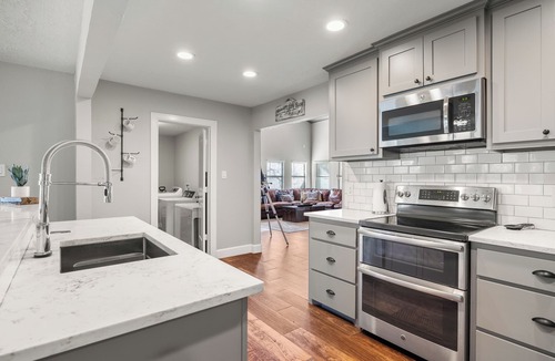 Canyon Lake House | Relax at the lake! Large 5 room/3 bath house w/hot tub pet friendly