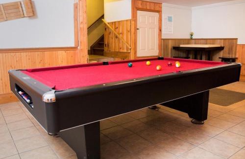 Swiss Meadows Ski Chalet | Relax at The Mountaintop Chalet