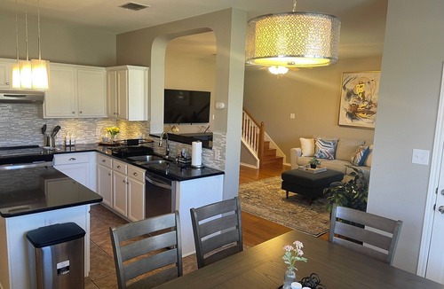 Helotes House | Relax at the Riverbank Pass!